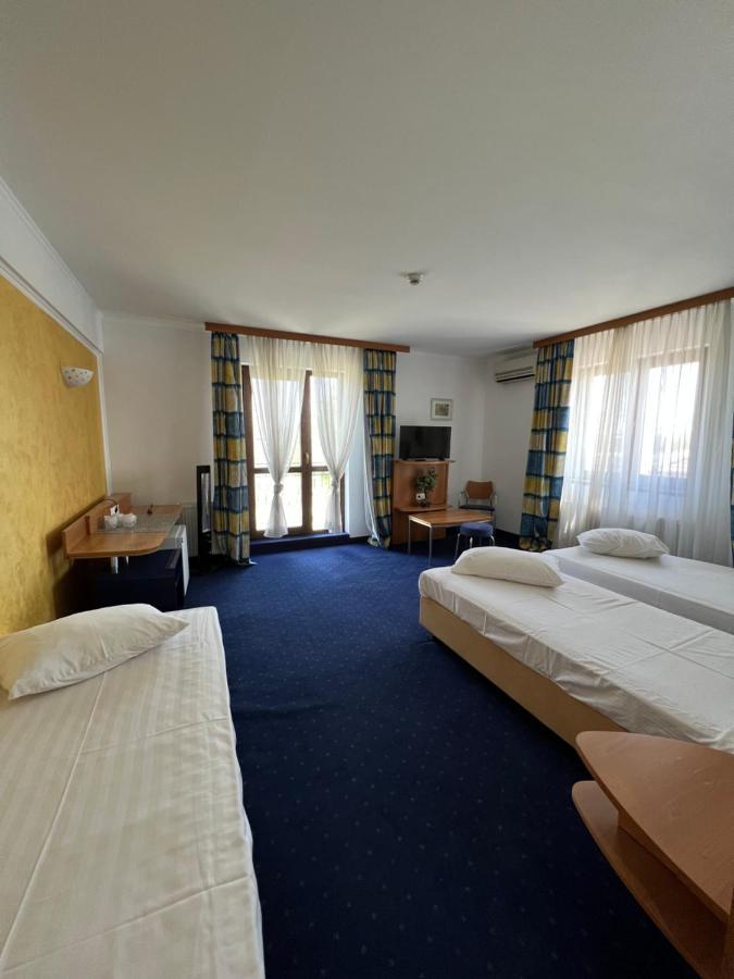 Hotel Doi Taurasi Afumaţi Esterno foto