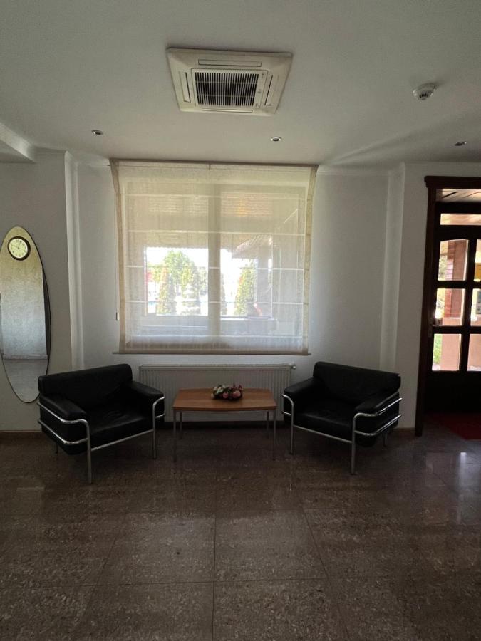 Hotel Doi Taurasi Afumaţi Esterno foto