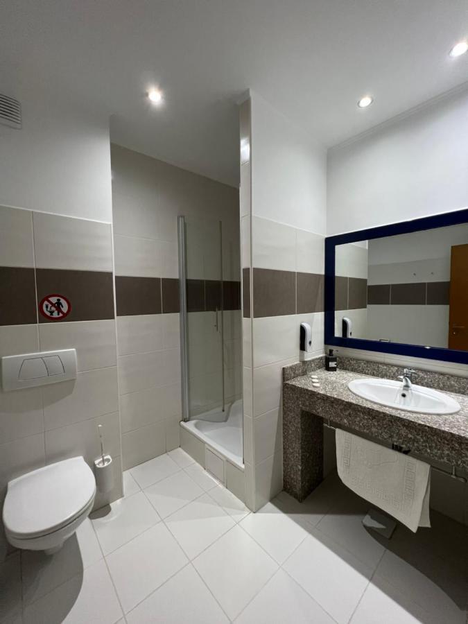 Hotel Doi Taurasi Afumaţi Esterno foto
