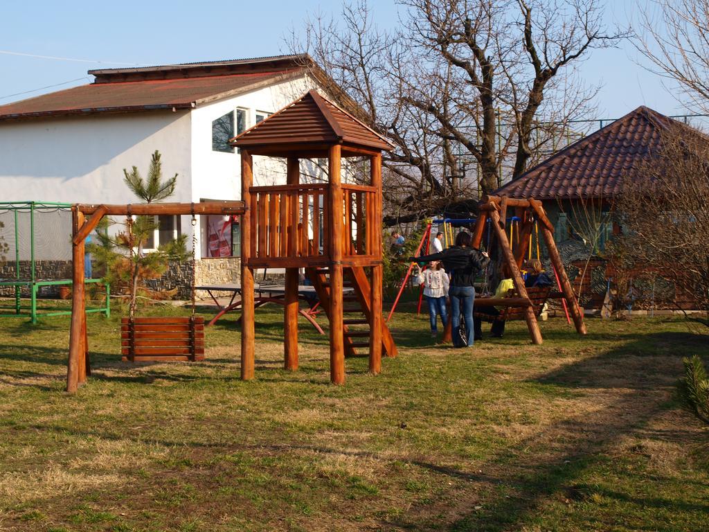 Hotel Doi Taurasi Afumaţi Esterno foto