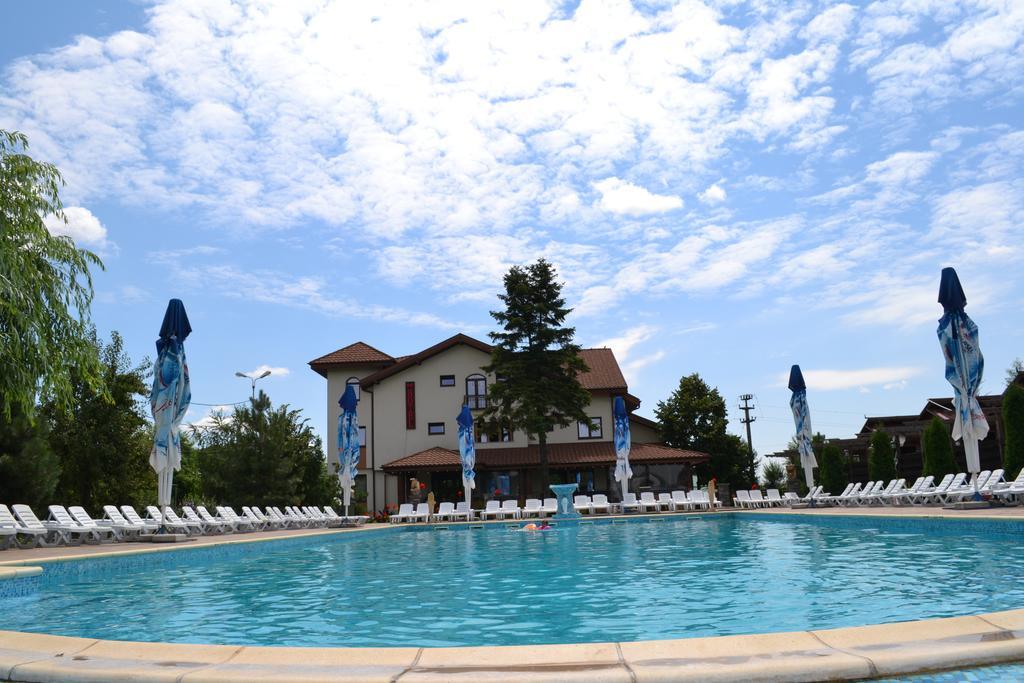 Hotel Doi Taurasi Afumaţi Esterno foto
