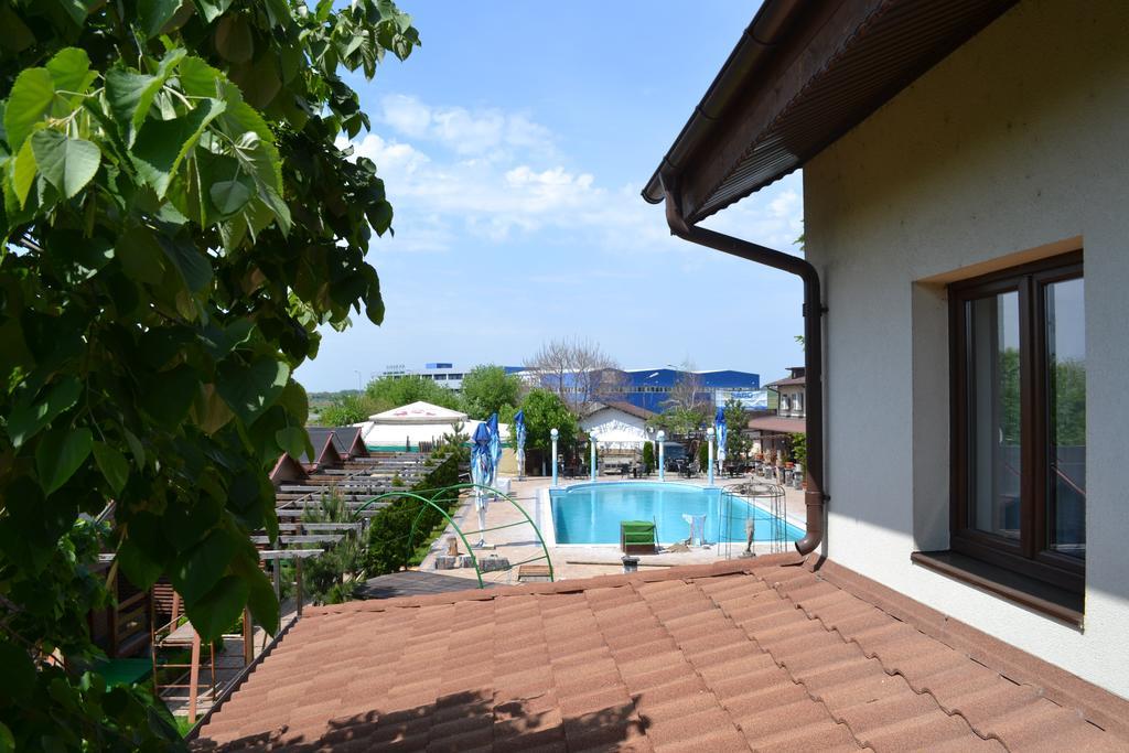 Hotel Doi Taurasi Afumaţi Esterno foto