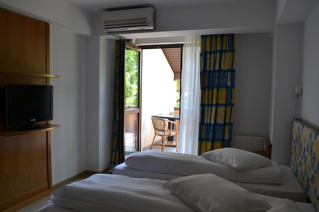 Hotel Doi Taurasi Afumaţi Esterno foto