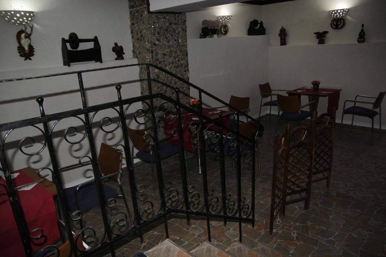 Hotel Doi Taurasi Afumaţi Esterno foto