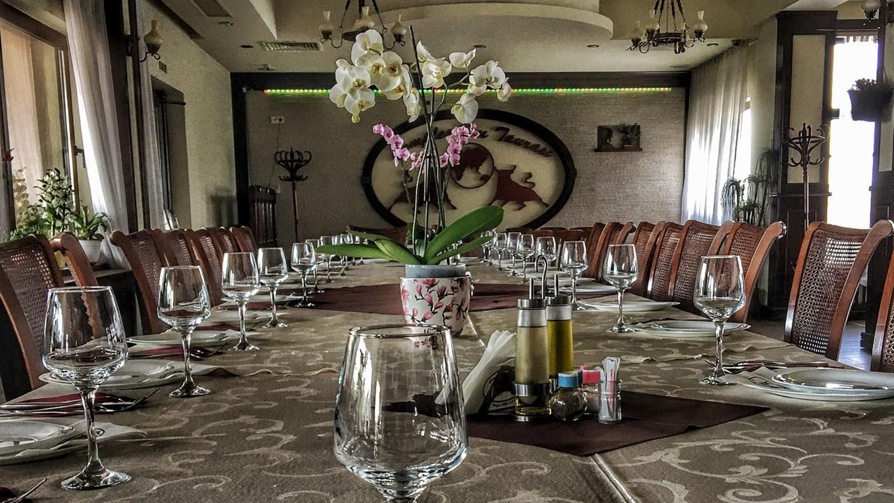 Hotel Doi Taurasi Afumaţi Esterno foto